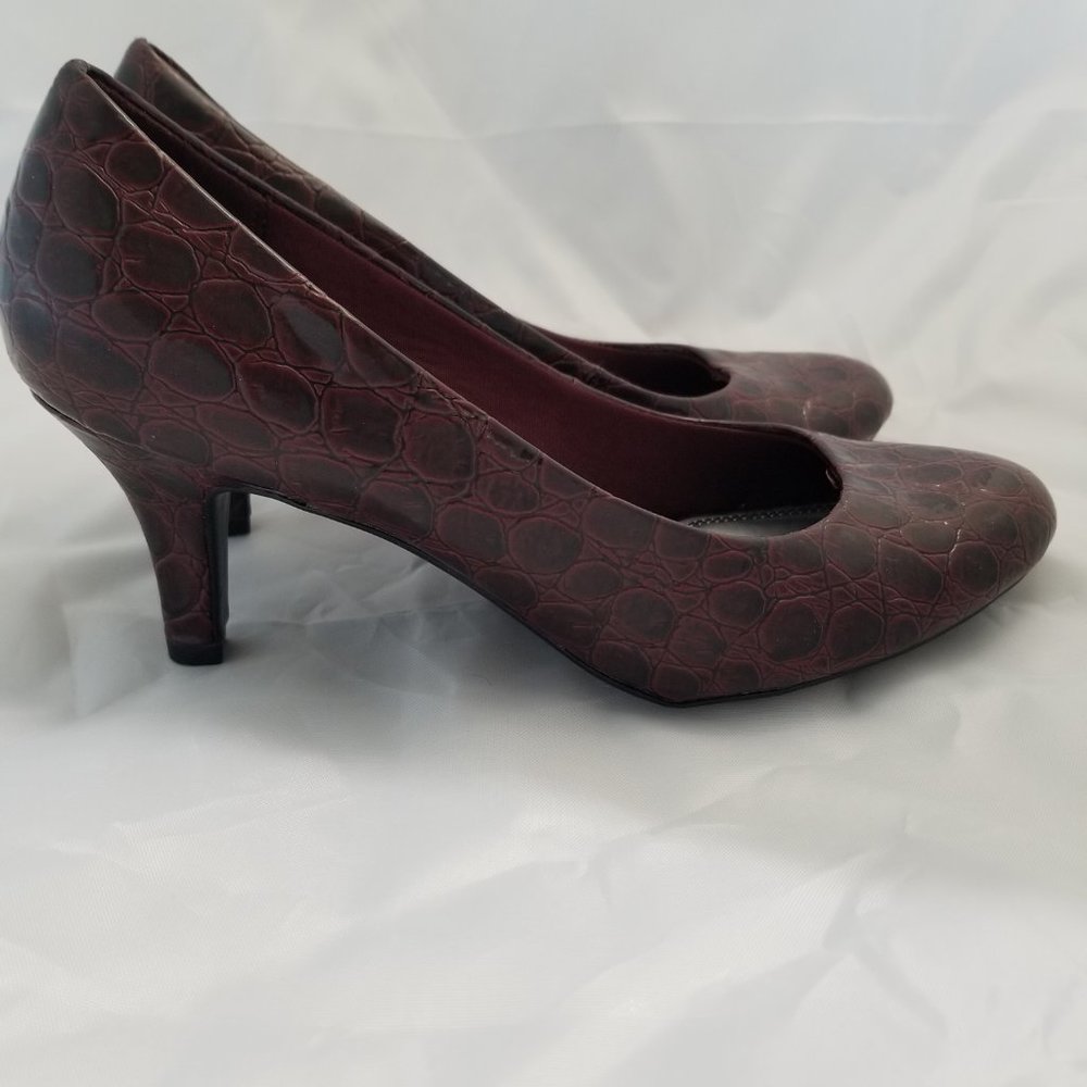 Burgundy Patent Croco Grain High Heel 9 Wide